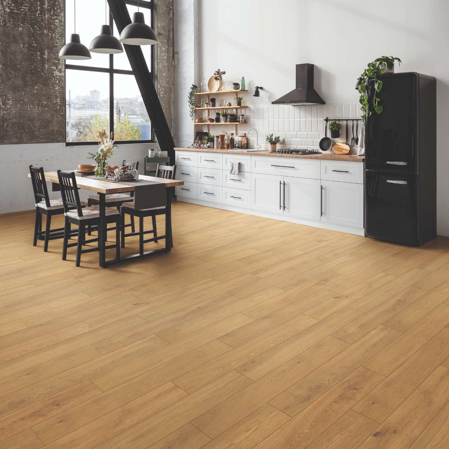 k726 laminati germanuli krono  ტექნიკური მახასიათებლები
წარმოების ადგილი: გერმანია, Krono Original
ცვეთის კლასი: AC5
გამოყენების კლასი: 33
ჩამკეტი სისტემა (Lock)
სისქე 12 მმ
ზომები (Dimensions):
1288 x 195 x 12 მმ



უპირატესობები (Advantages)
არ იკაწრება
იატაკქვეშა გათბობასთან თავსებადი
ბავშვებისა და ცხოველებისთვის უსაფრთხო&nbsp;
მარტივი მოვლა
ნესტგამძლე
დამზადებულია ბუნებრივი და მდგრადი მასალებისგან
გამოყენება
საძინებელი (Bedrooms)
ბავშვთა ოთახი (Children's room)
კომერციული გამოყენება: სასტუმროები, 